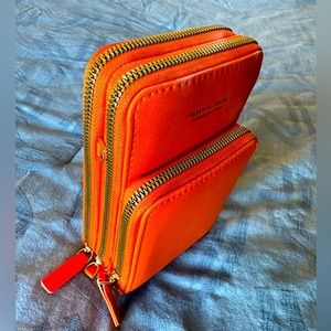⭐️Brand New⭐️ Orange purse wallet with phone compartment. With 2 strap lengths.